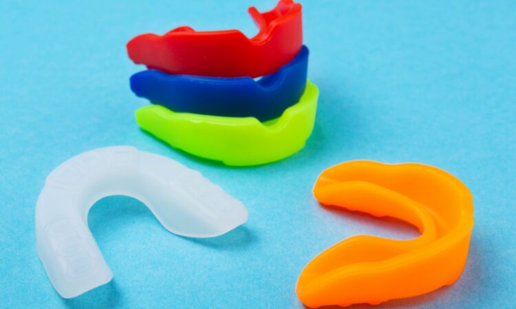 A custom mouthguard offers superior benefits compared to over-the-counter options. Understanding these advantages can help.